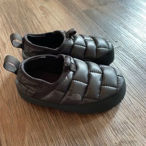 Boys like new North Face slippers